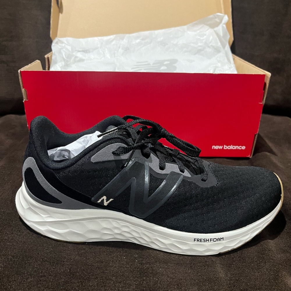 New Balance FreshFoam Women's Running Shoe - Black/White